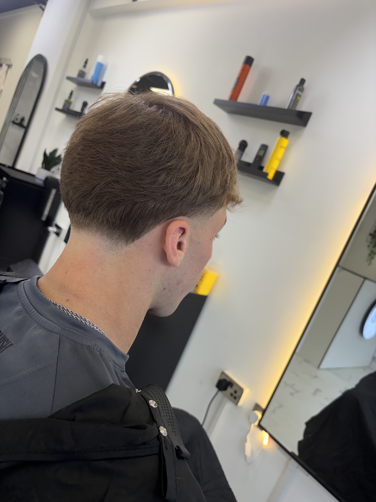 MB Barbers Mcr, photograph 10.