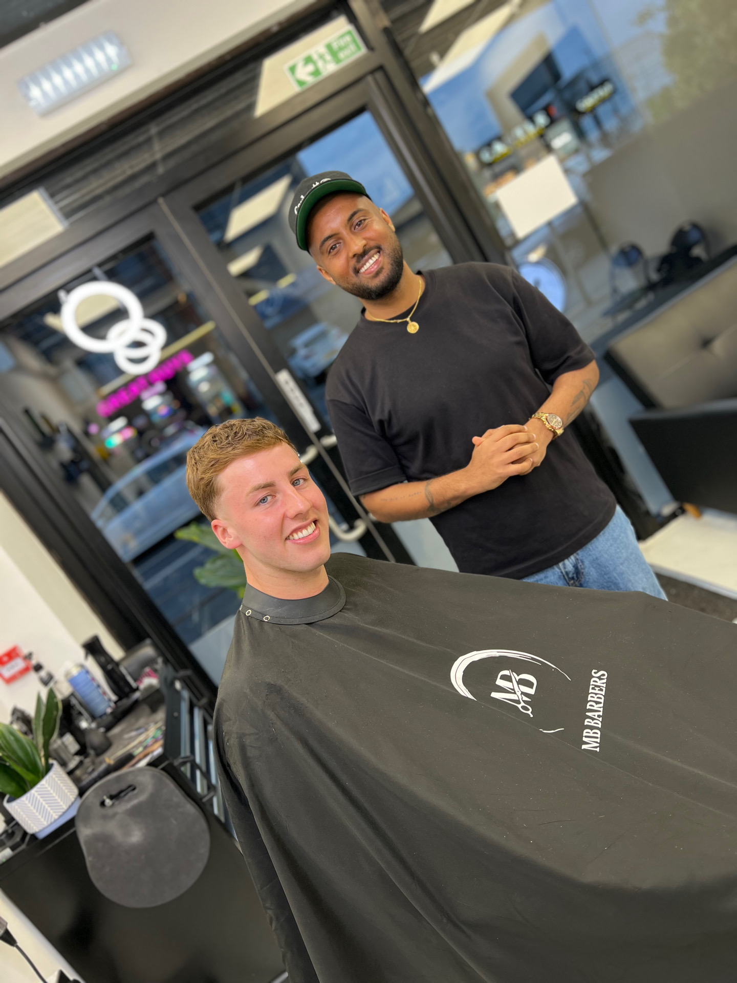 MB Barbers Mcr, photograph 9.